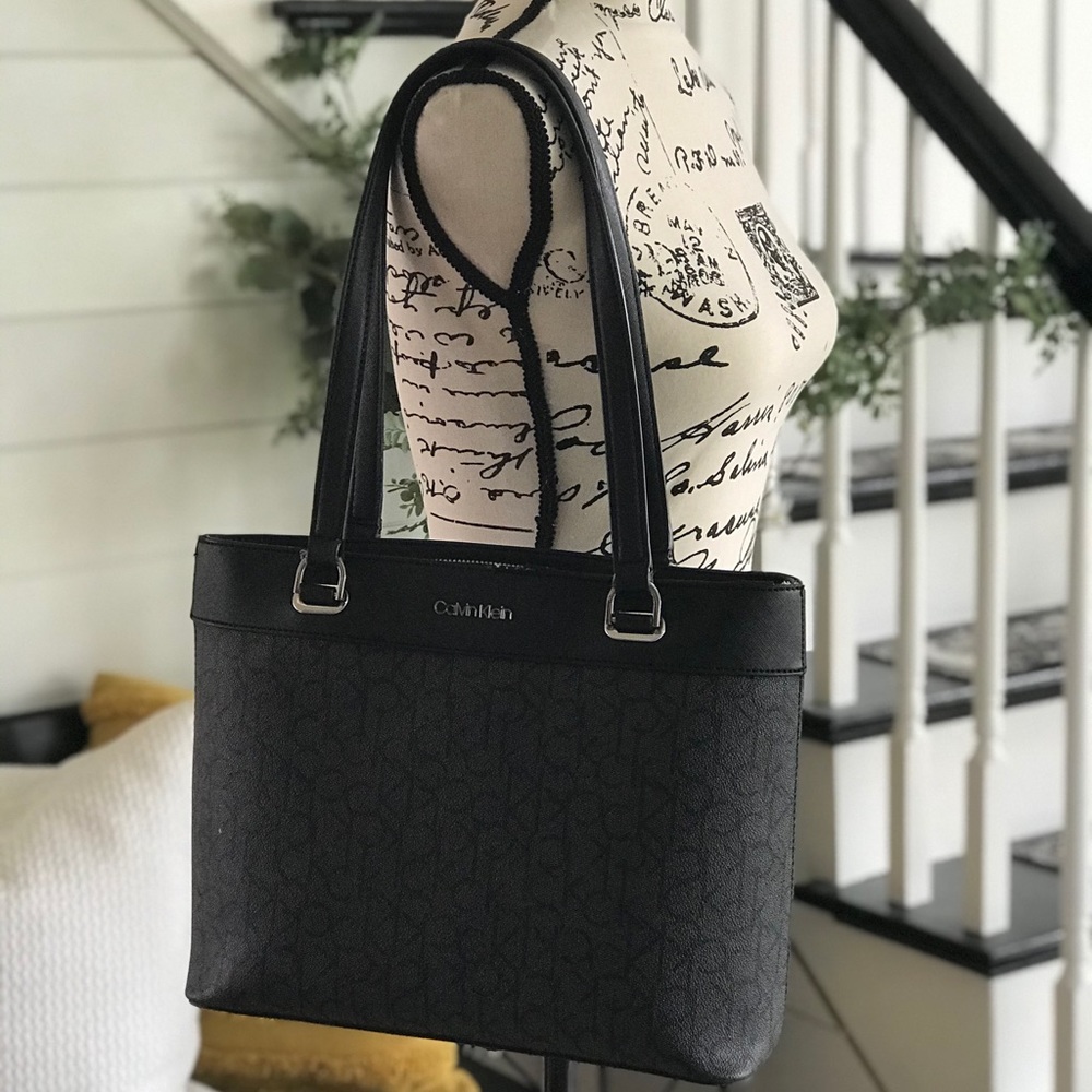CALVIN KLEIN Black Shoulder Bag